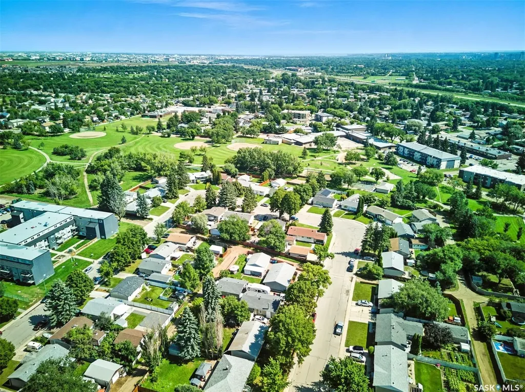 97 Maxwell Crescent Saskatoon SK S7L 3Y4