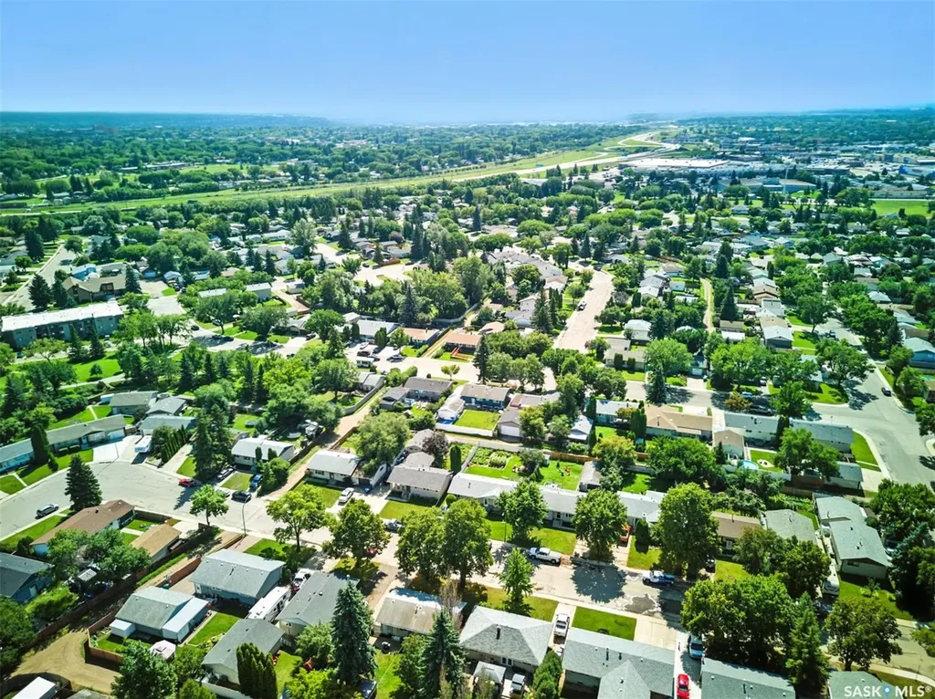 97 Maxwell Crescent Saskatoon SK S7L 3Y4