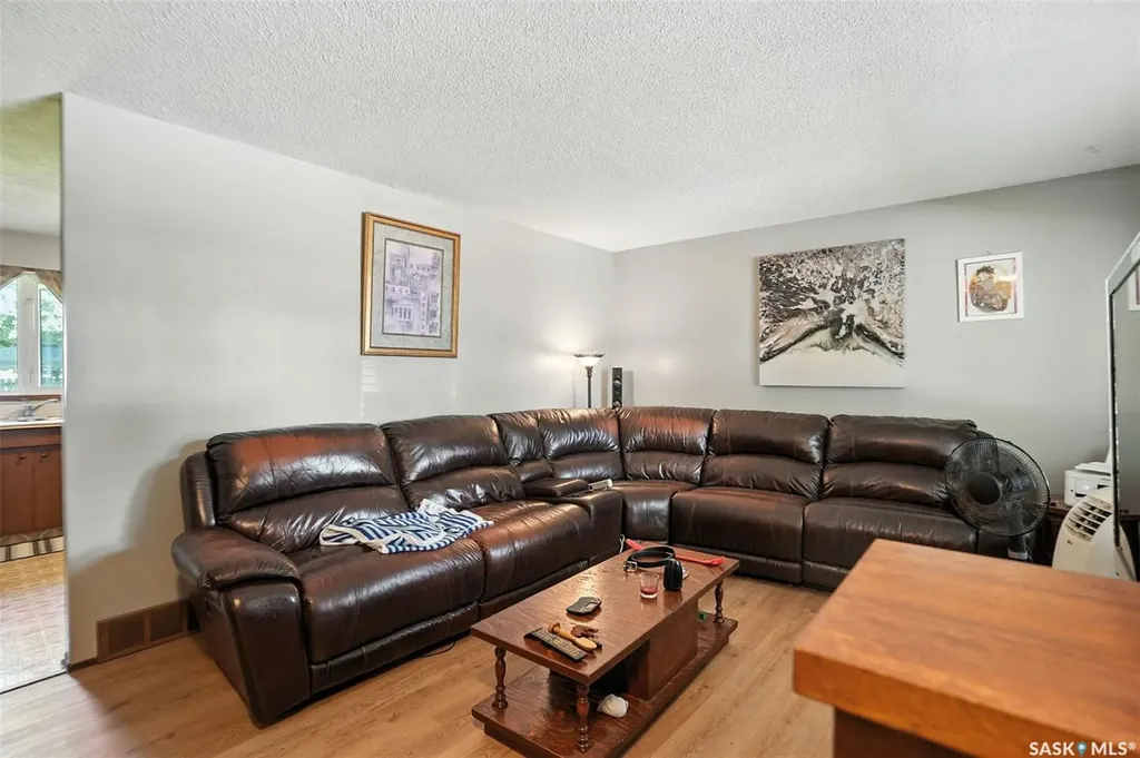 97 Maxwell Crescent Saskatoon SK S7L 3Y4