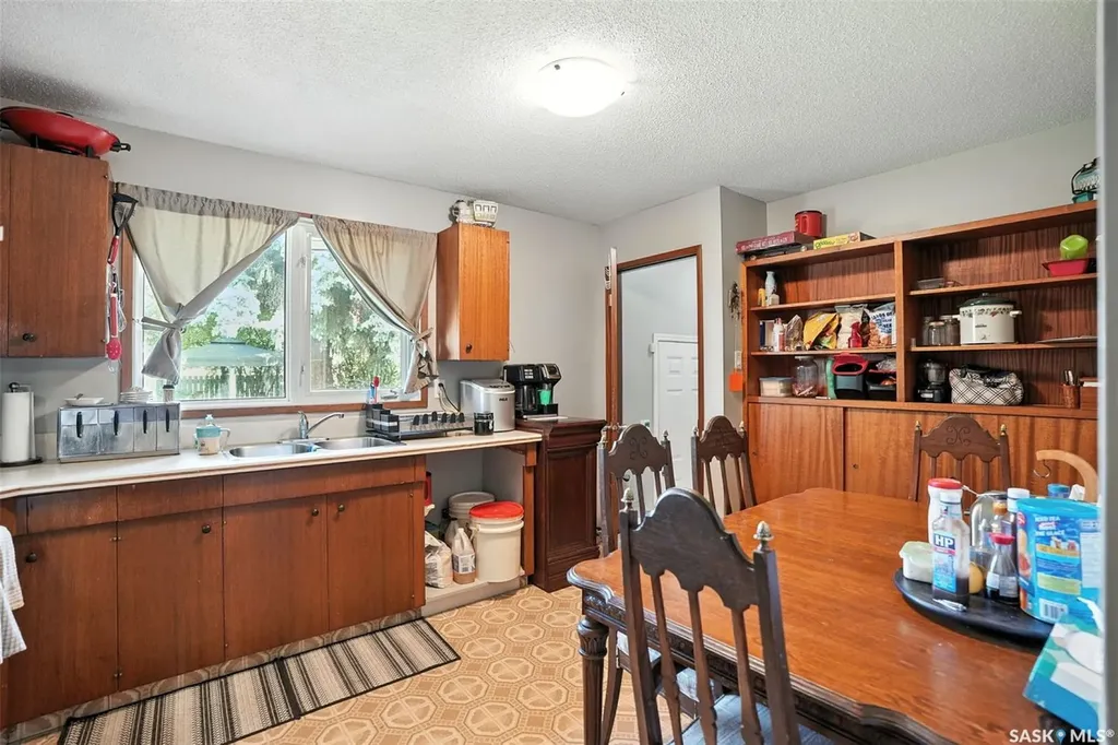 97 Maxwell Crescent Saskatoon SK S7L 3Y4