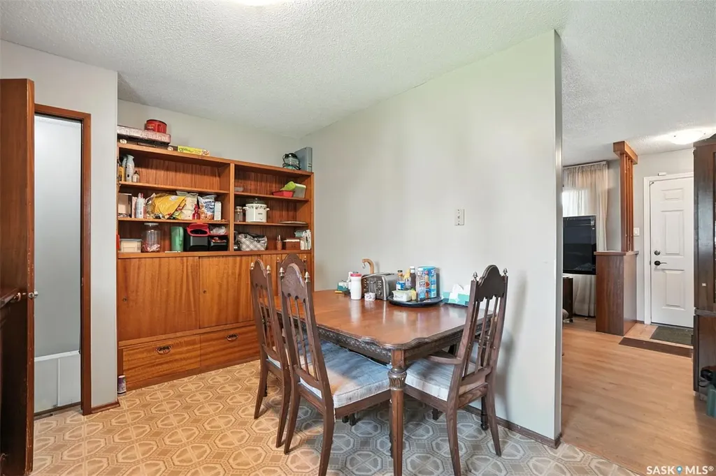 97 Maxwell Crescent Saskatoon SK S7L 3Y4