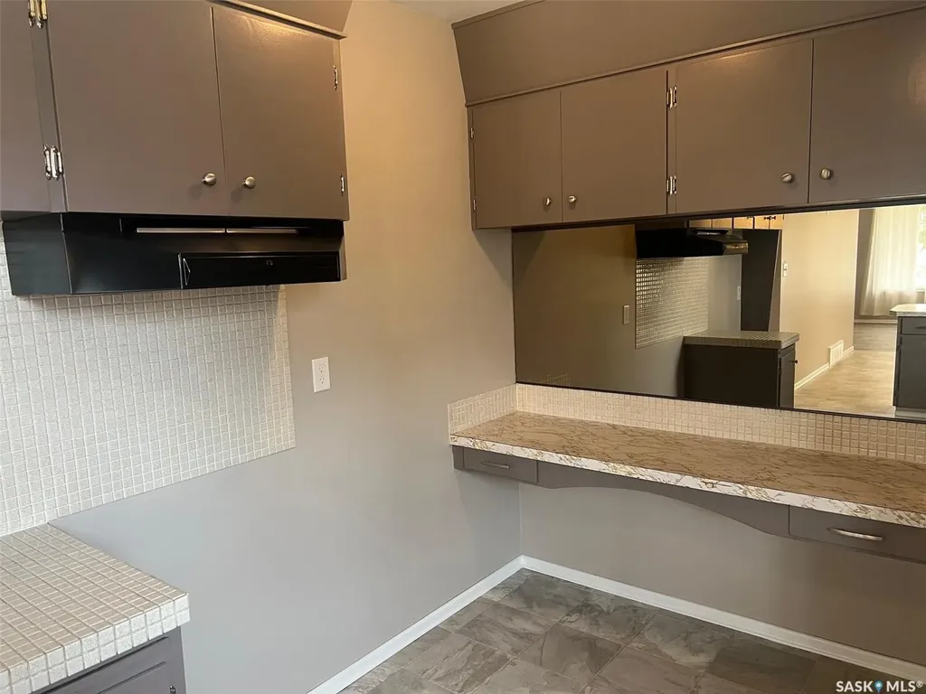 802 Princess Street Regina SK S4T 3X9