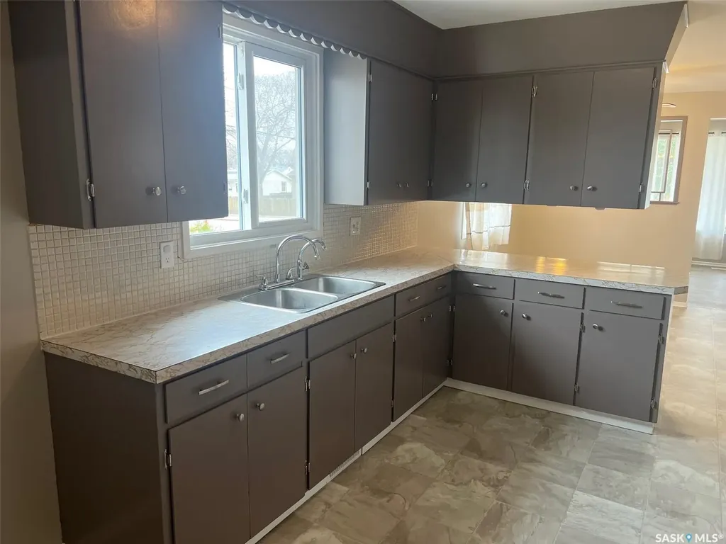 802 Princess Street Regina SK S4T 3X9