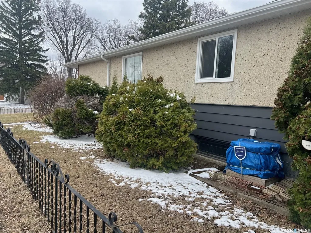 802 Princess Street Regina SK S4T 3X9