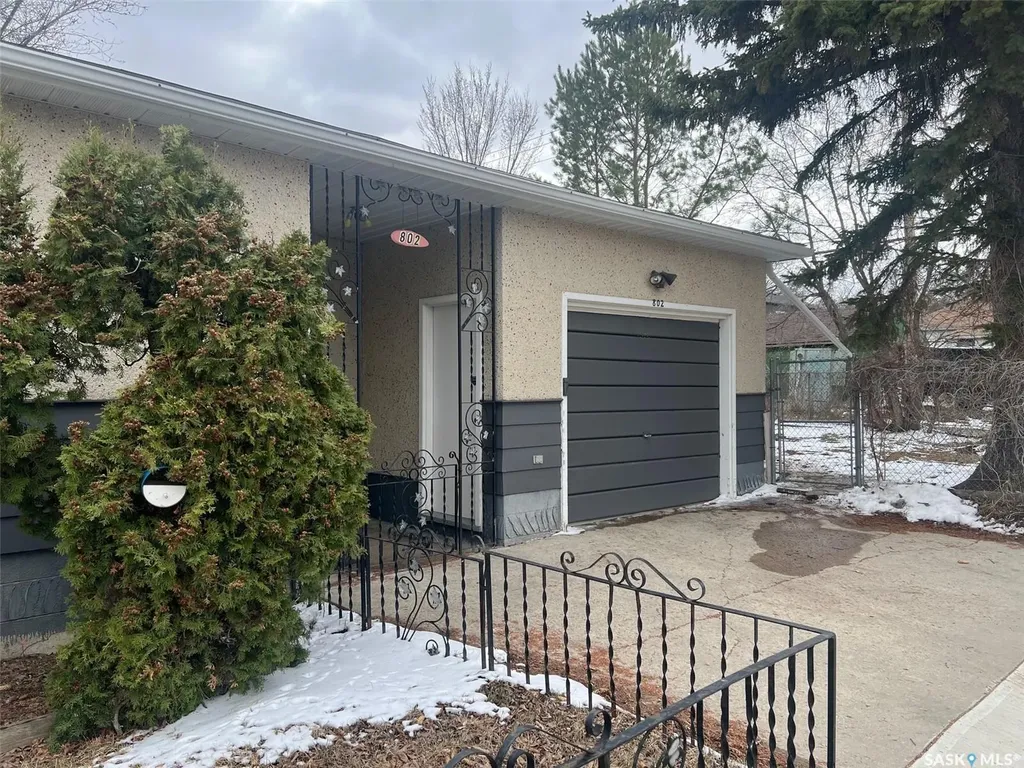 802 Princess Street Regina SK S4T 3X9