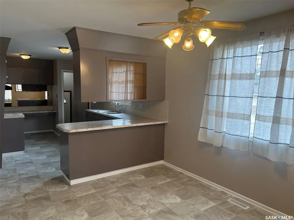 802 Princess Street Regina SK S4T 3X9