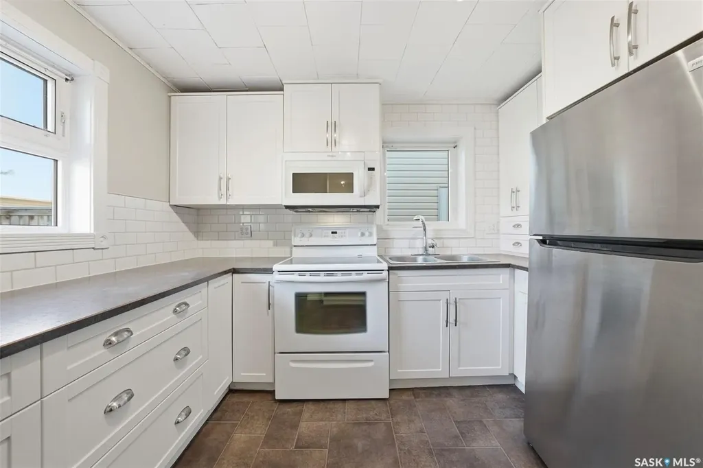 1336 H Avenue N Saskatoon SK S7L 2E4