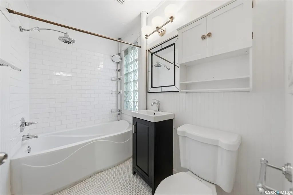 1336 H Avenue N Saskatoon SK S7L 2E4