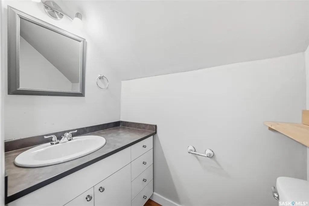 1336 H Avenue N Saskatoon SK S7L 2E4