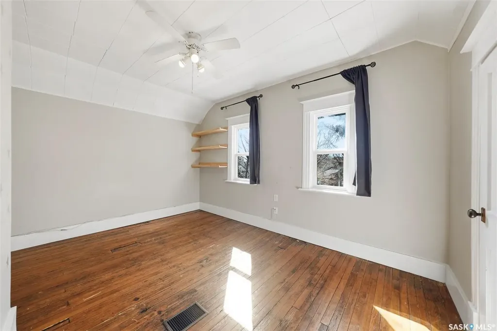 1336 H Avenue N Saskatoon SK S7L 2E4