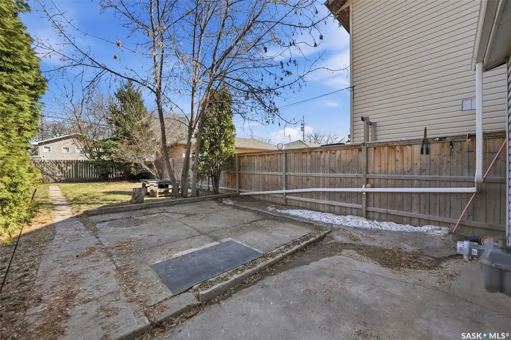 1336 H Avenue N Saskatoon SK S7L 2E4