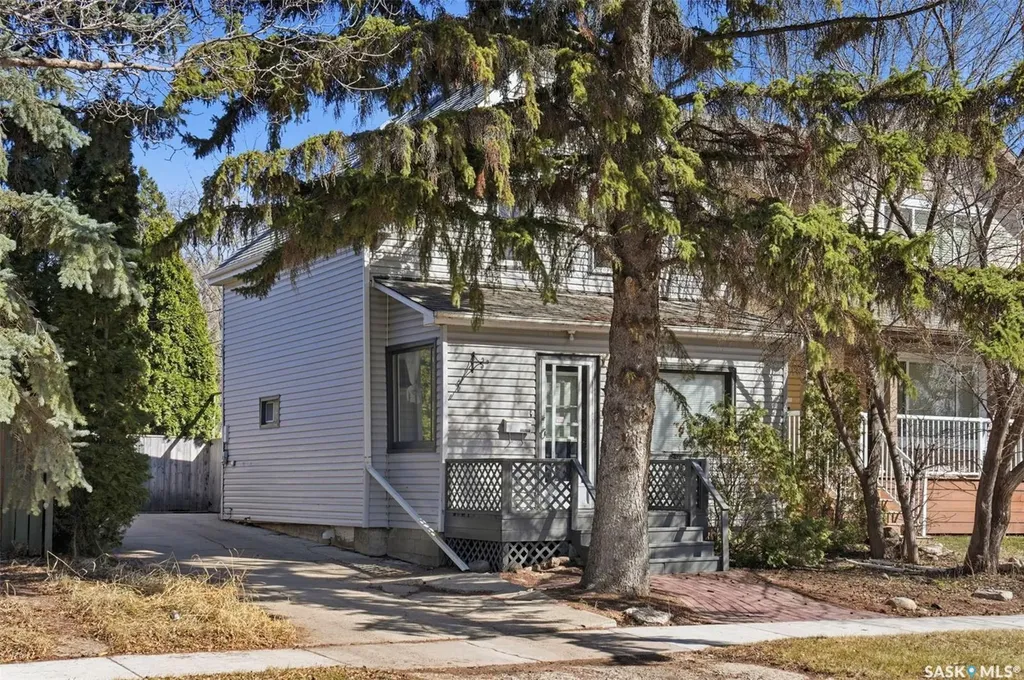 1336 H Avenue N Saskatoon SK S7L 2E4