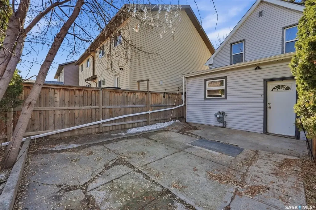 1336 H Avenue N Saskatoon SK S7L 2E4