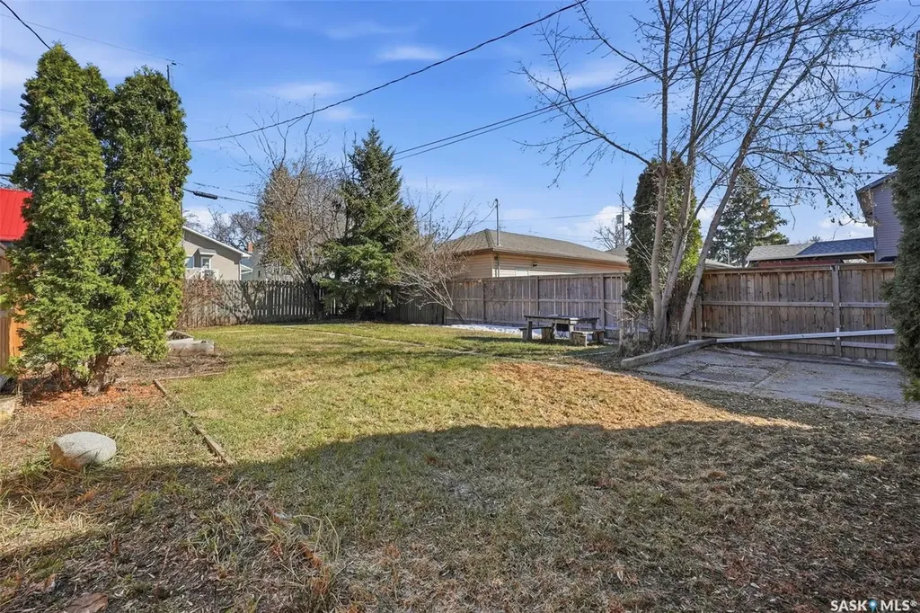 1336 H Avenue N Saskatoon SK S7L 2E4