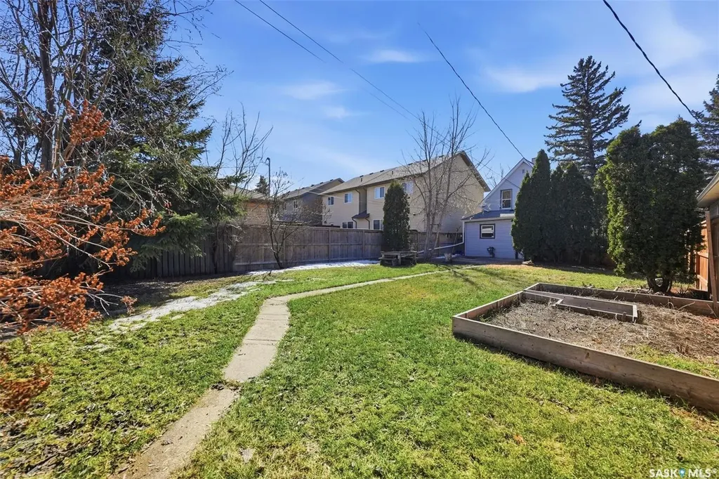1336 H Avenue N Saskatoon SK S7L 2E4