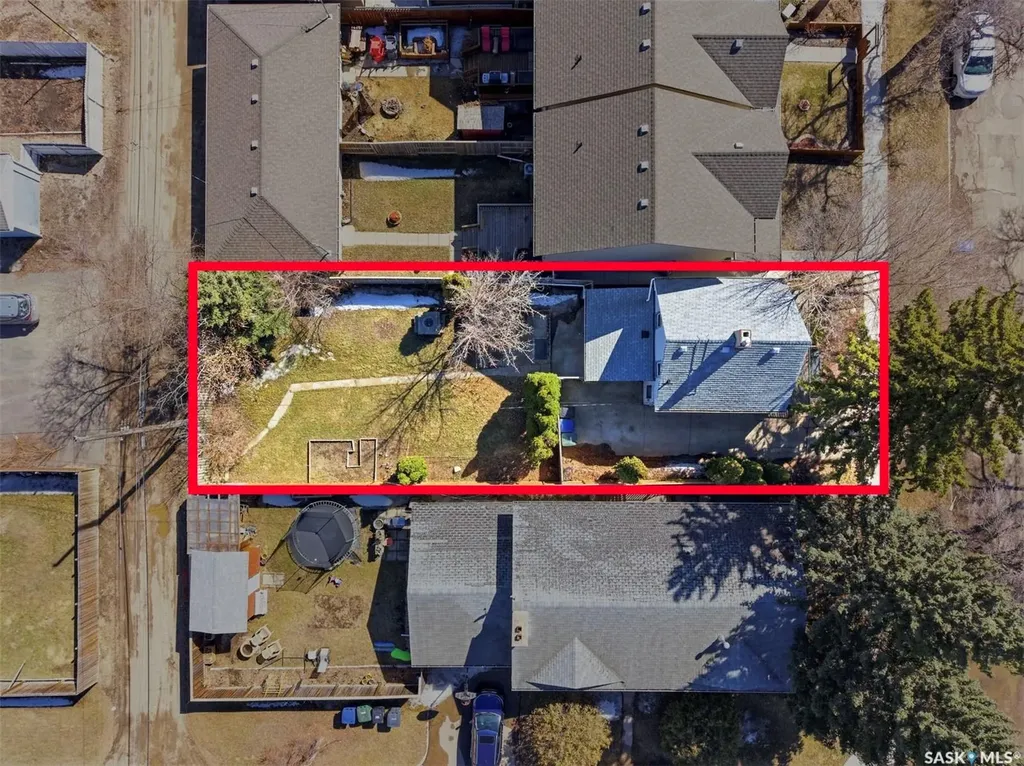 1336 H Avenue N Saskatoon SK S7L 2E4