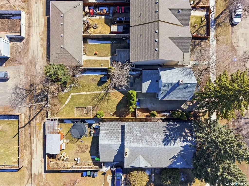 1336 H Avenue N Saskatoon SK S7L 2E4