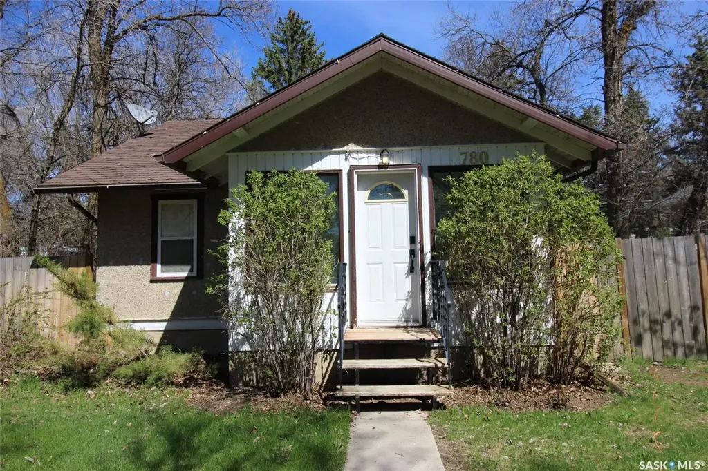 780 1st Street E Shaunavon SK S0N 2M0