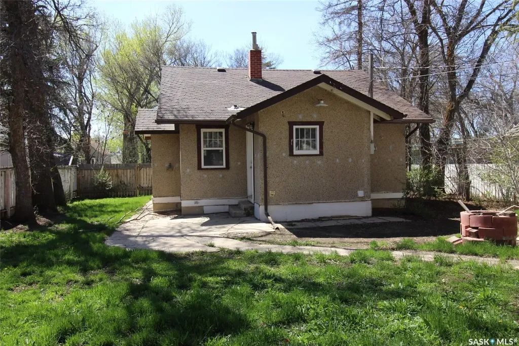 780 1st Street E Shaunavon SK S0N 2M0