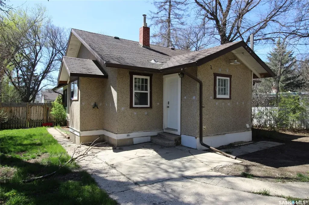 780 1st Street E Shaunavon SK S0N 2M0