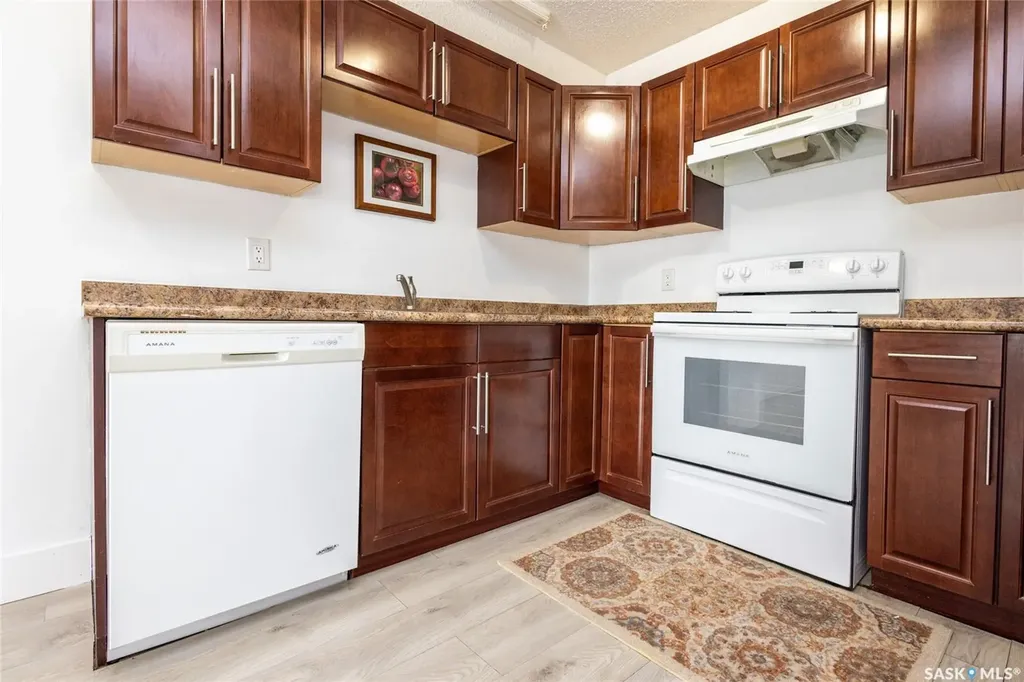 512 4th Avenue N Saskatoon SK S7K 2M7