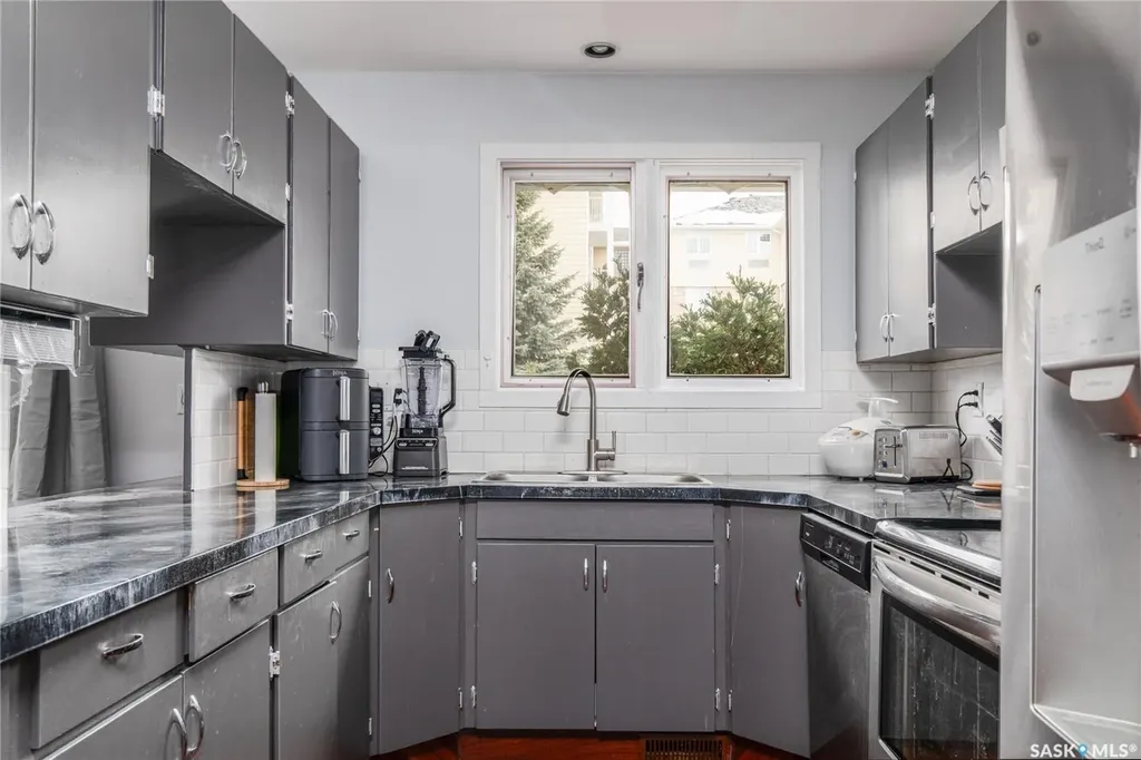 401 Stadacona Street W Moose Jaw SK S6H 1Z7