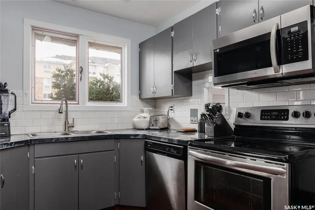 401 Stadacona Street W Moose Jaw SK S6H 1Z7