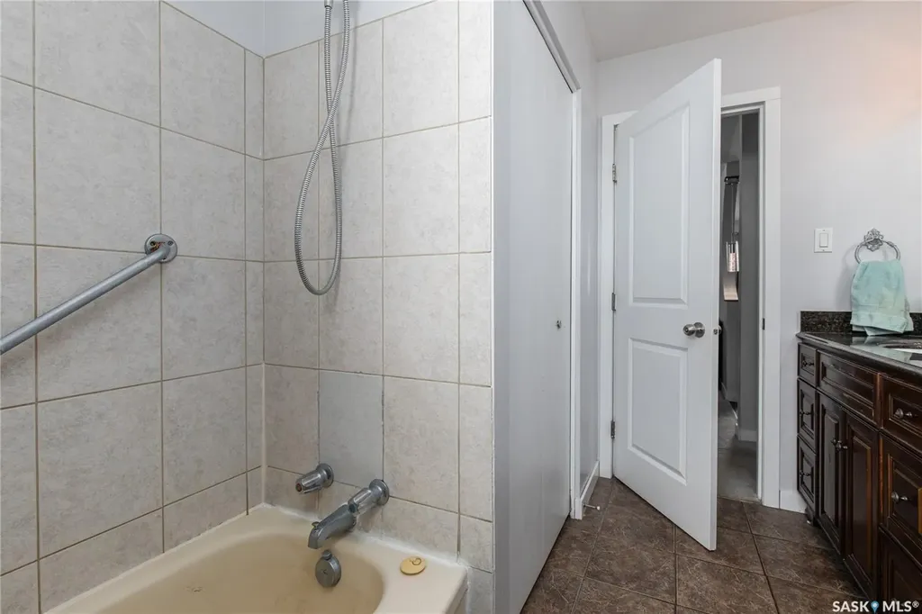 401 Stadacona Street W Moose Jaw SK S6H 1Z7
