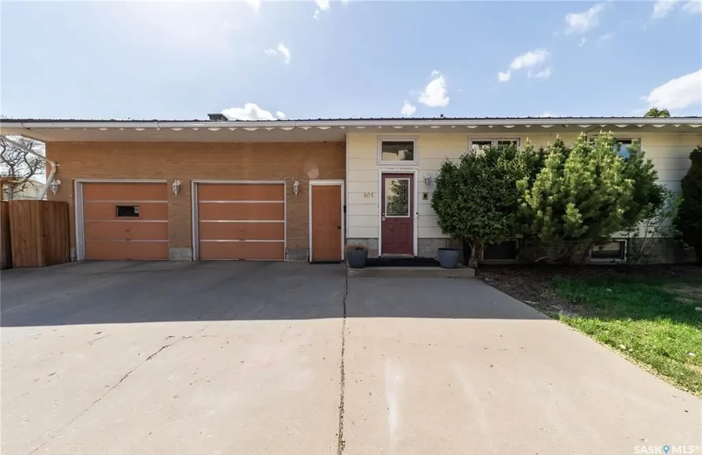 401 Stadacona Street W Moose Jaw SK S6H 1Z7