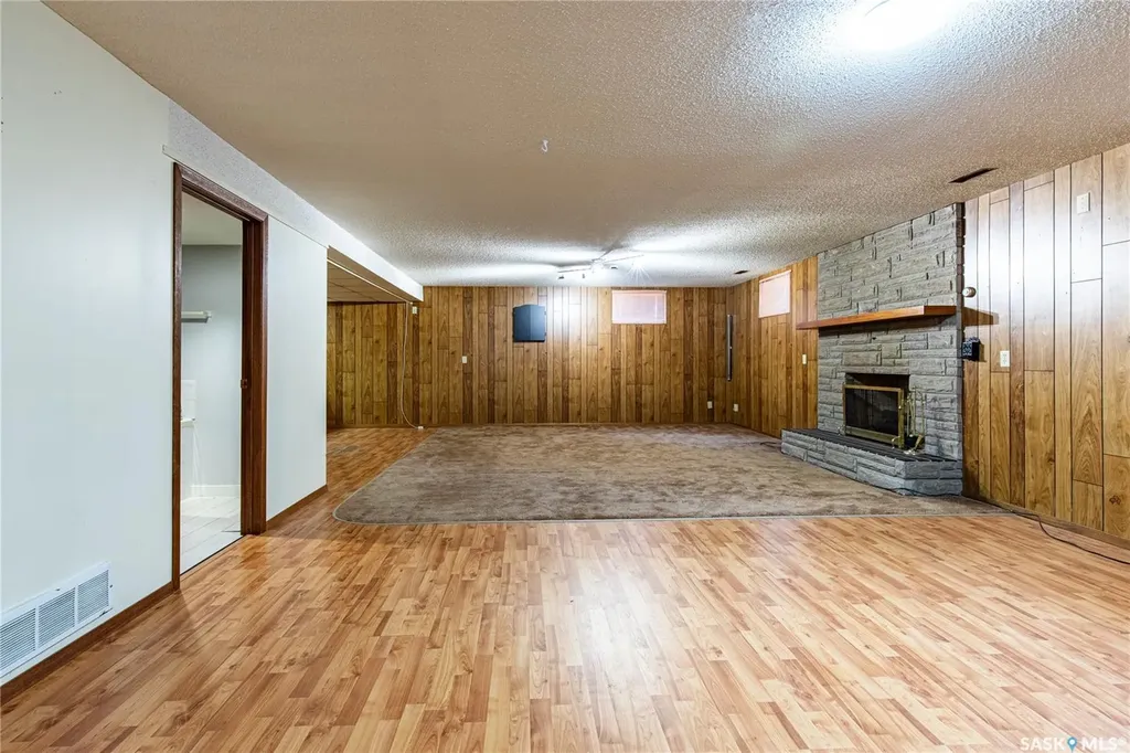 401 Stadacona Street W Moose Jaw SK S6H 1Z7
