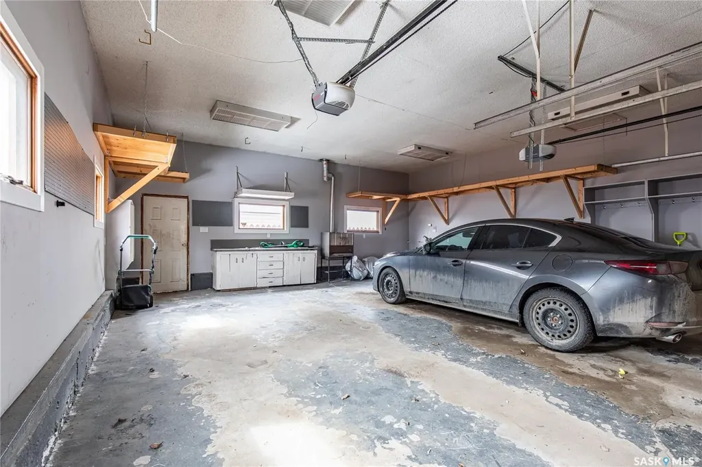 401 Stadacona Street W Moose Jaw SK S6H 1Z7