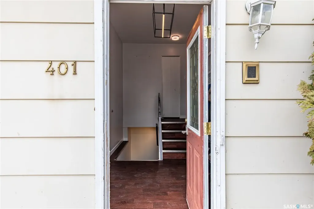 401 Stadacona Street W Moose Jaw SK S6H 1Z7