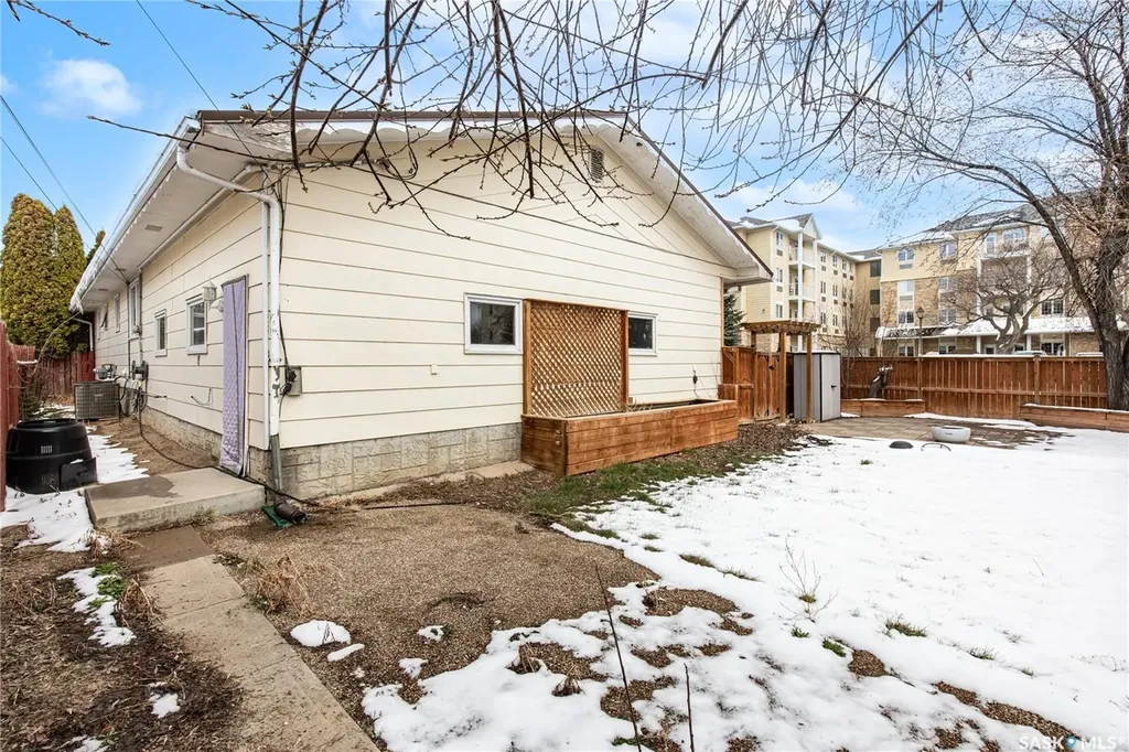 401 Stadacona Street W Moose Jaw SK S6H 1Z7