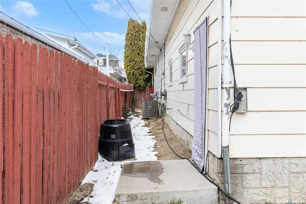 401 Stadacona Street W Moose Jaw SK S6H 1Z7