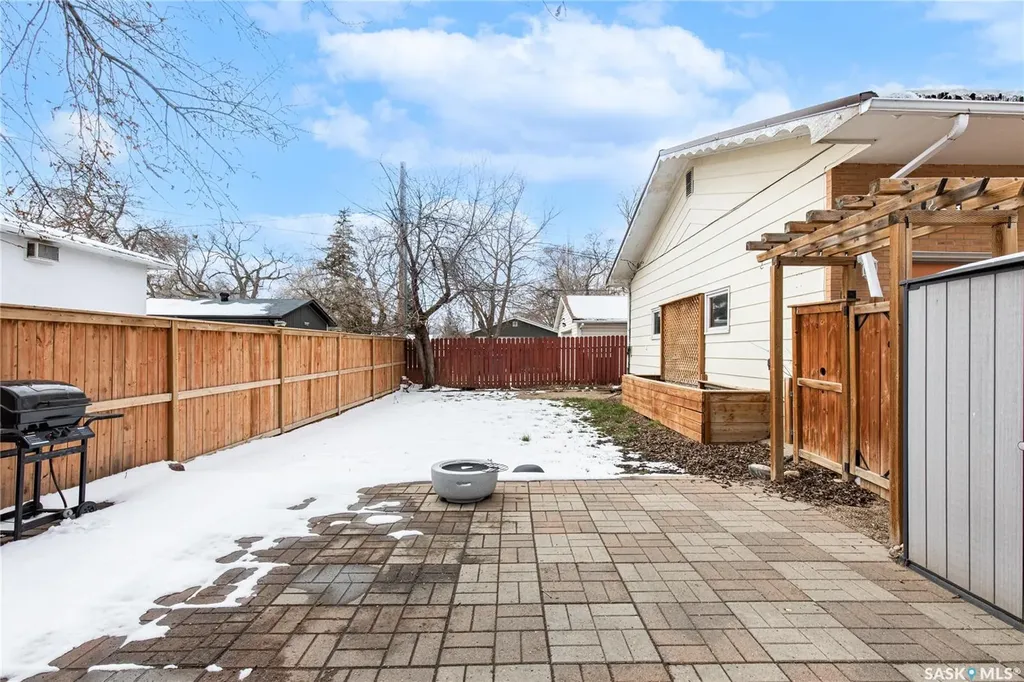 401 Stadacona Street W Moose Jaw SK S6H 1Z7