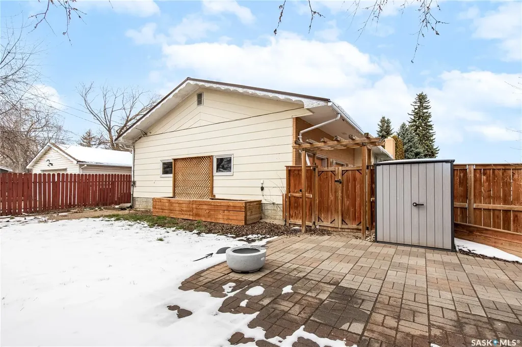 401 Stadacona Street W Moose Jaw SK S6H 1Z7