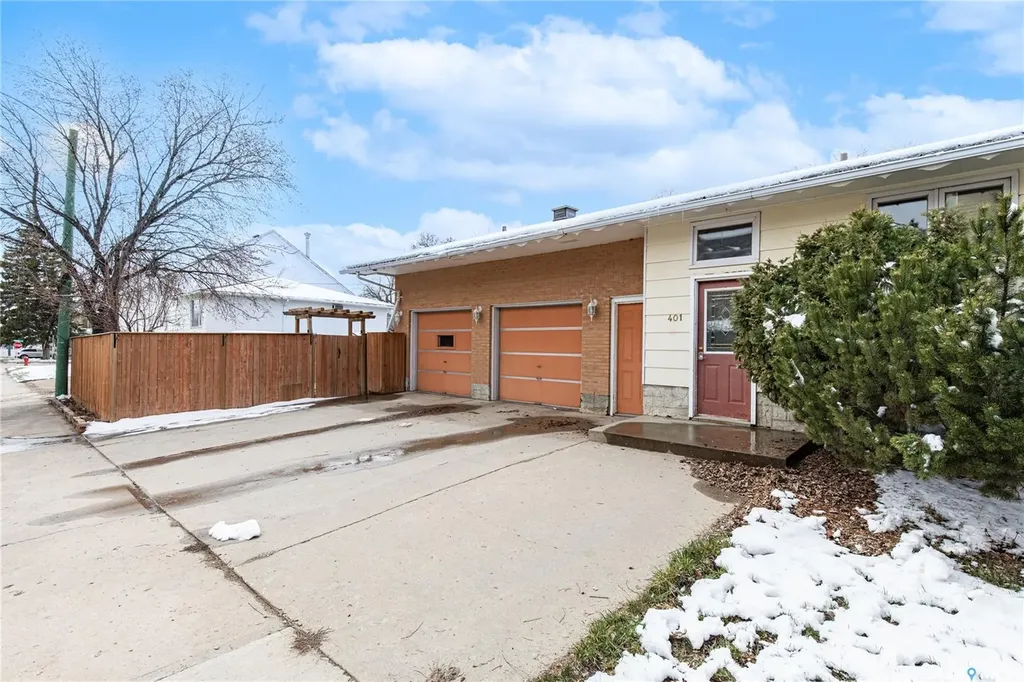 401 Stadacona Street W Moose Jaw SK S6H 1Z7