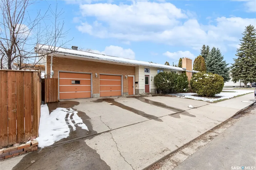 401 Stadacona Street W Moose Jaw SK S6H 1Z7