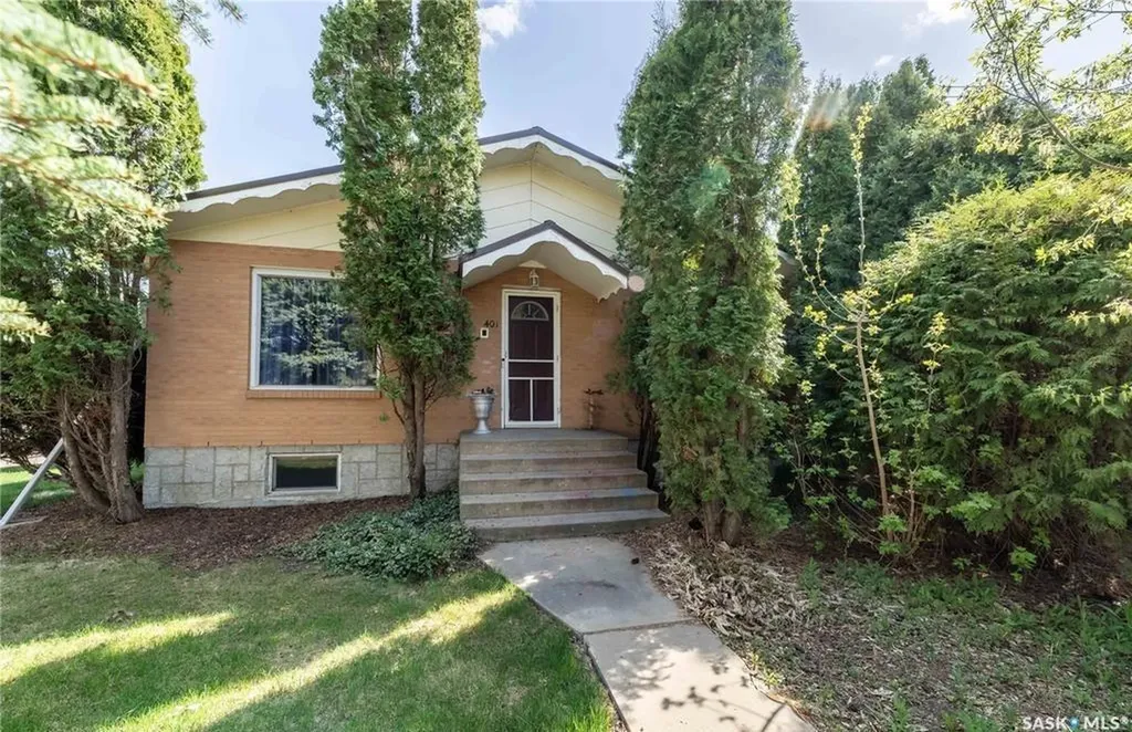 401 Stadacona Street W Moose Jaw SK S6H 1Z7