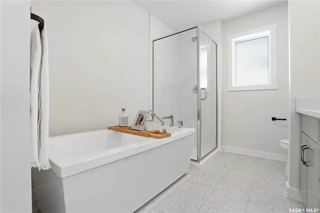 322 Katz Avenue Saskatoon SK S7V 1Y6