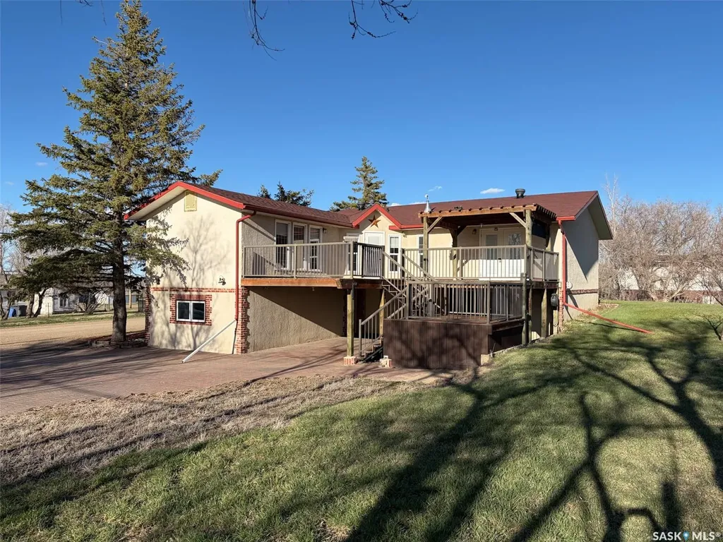 117 2nd Street W Frontier SK S0N 0W0