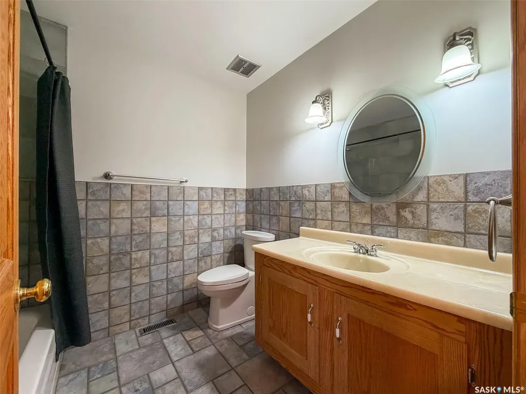 117 2nd Street W Frontier SK S0N 0W0