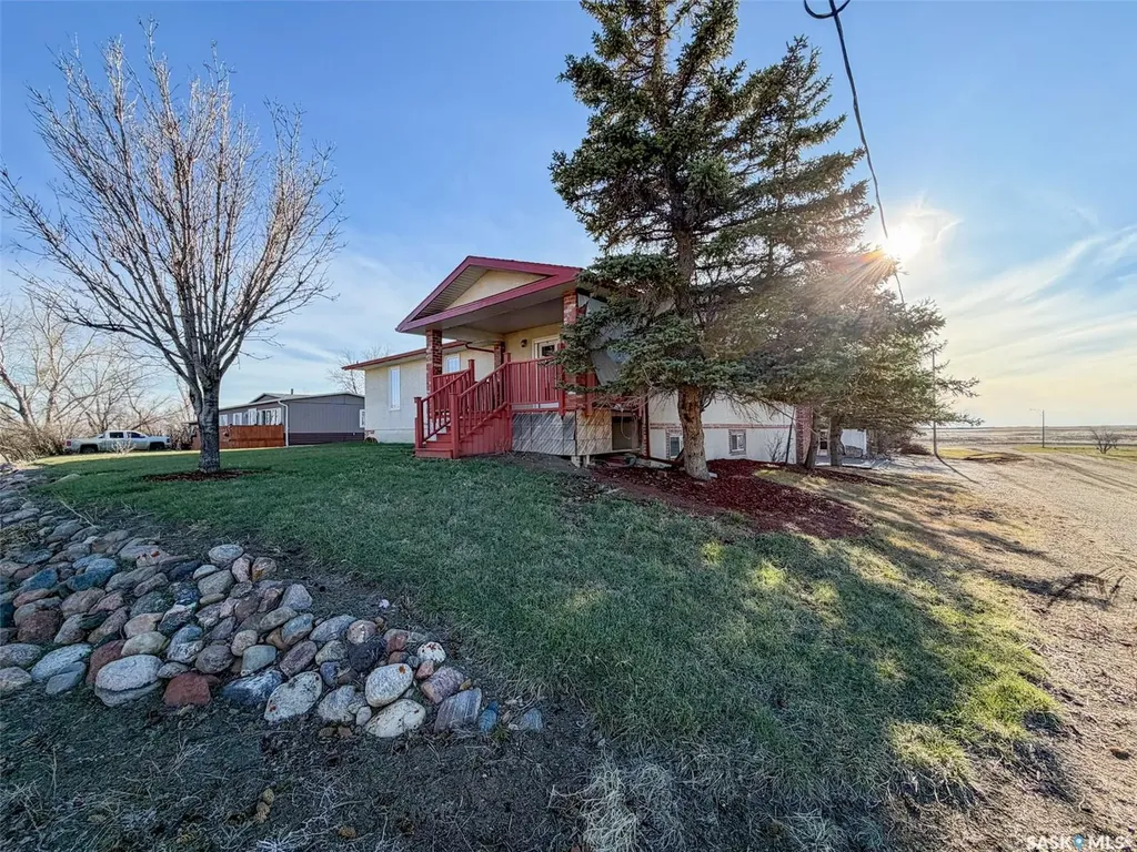 117 2nd Street W Frontier SK S0N 0W0