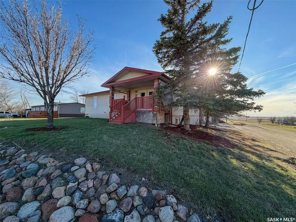 117 2nd Street W Frontier SK S0N 0W0
