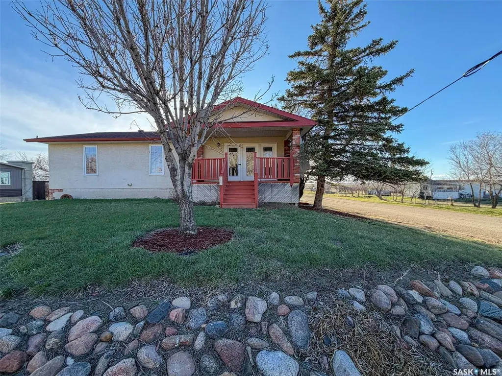 117 2nd Street W Frontier SK S0N 0W0