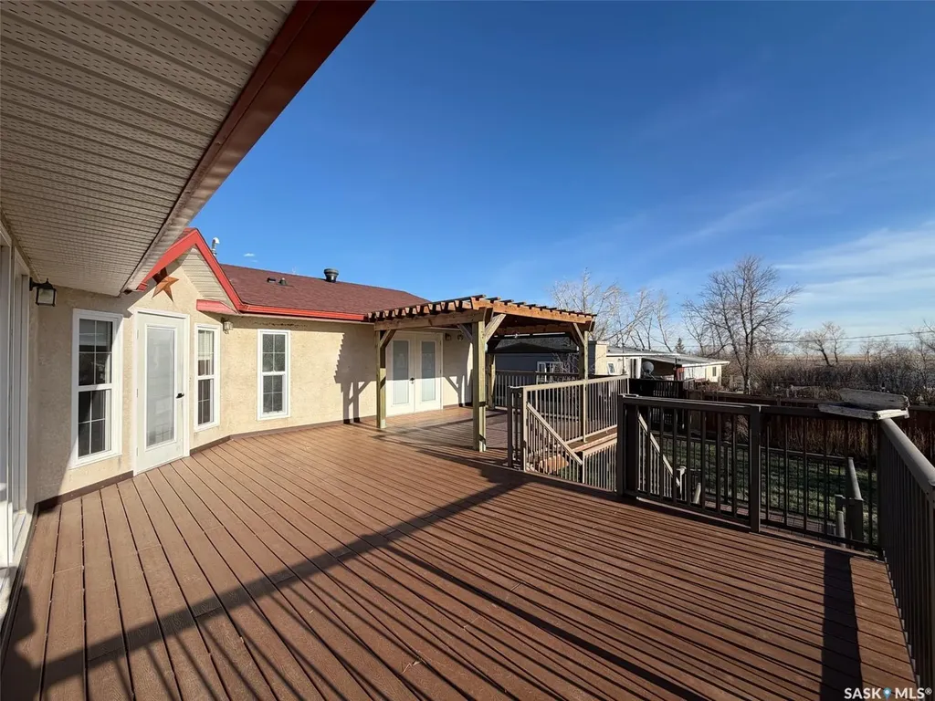117 2nd Street W Frontier SK S0N 0W0