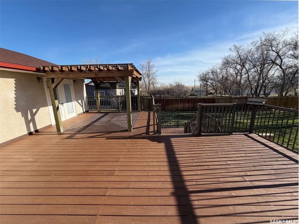 117 2nd Street W Frontier SK S0N 0W0