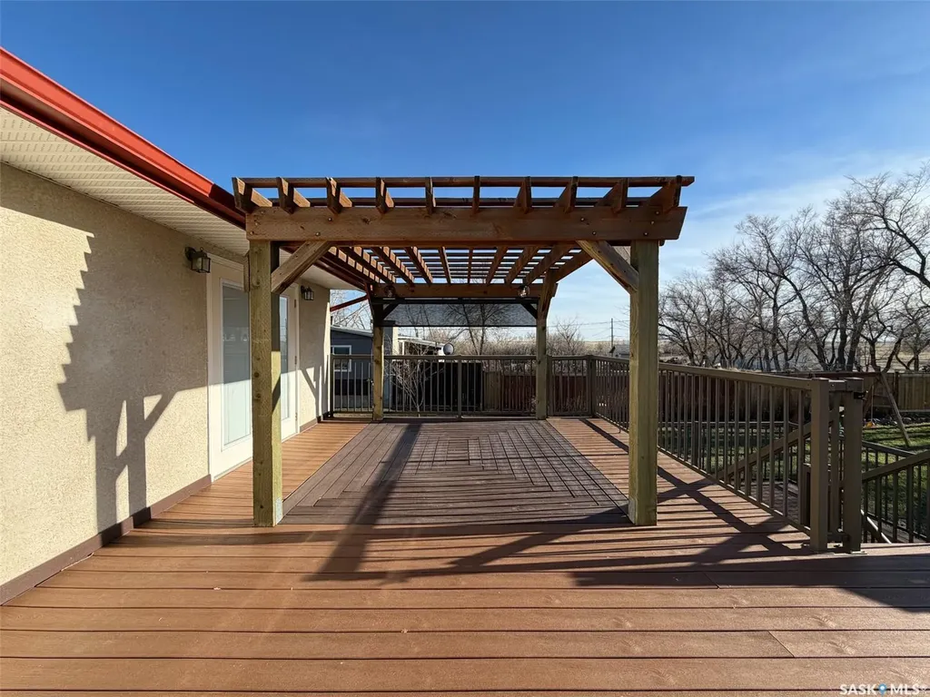 117 2nd Street W Frontier SK S0N 0W0