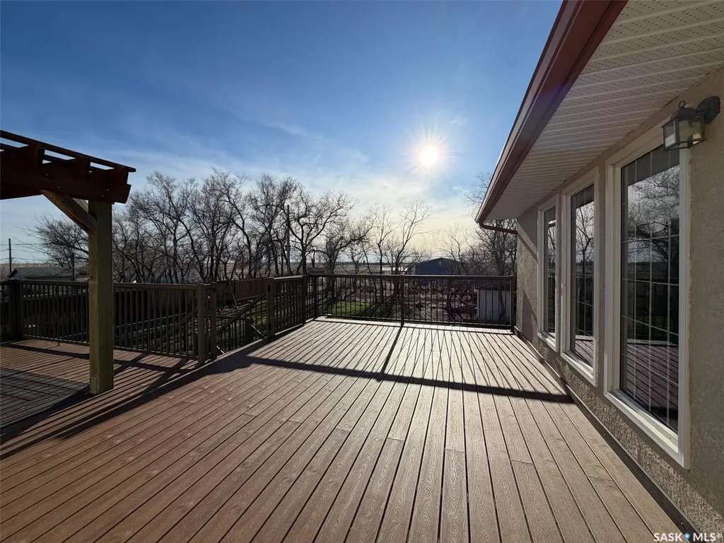 117 2nd Street W Frontier SK S0N 0W0