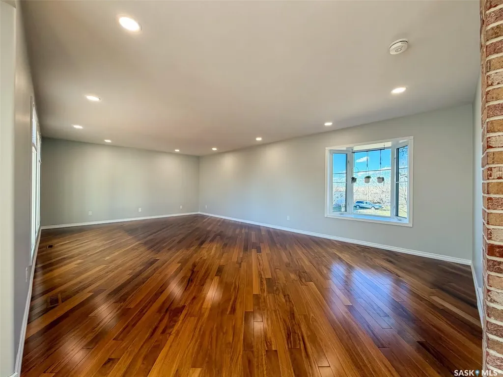 117 2nd Street W Frontier SK S0N 0W0